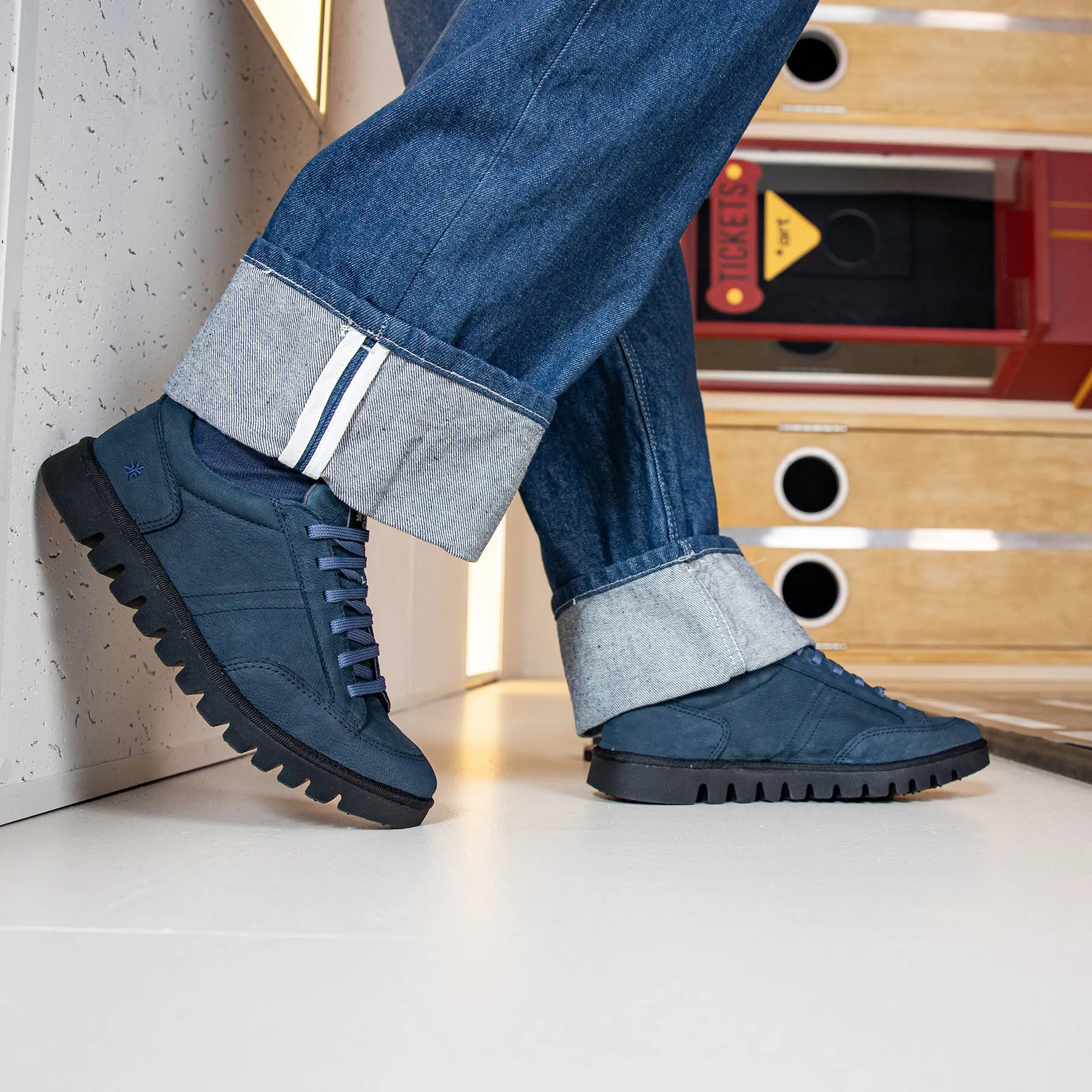 Zapatos 1595 NOBUCK KARAMEL/ONTARIO color Karamel