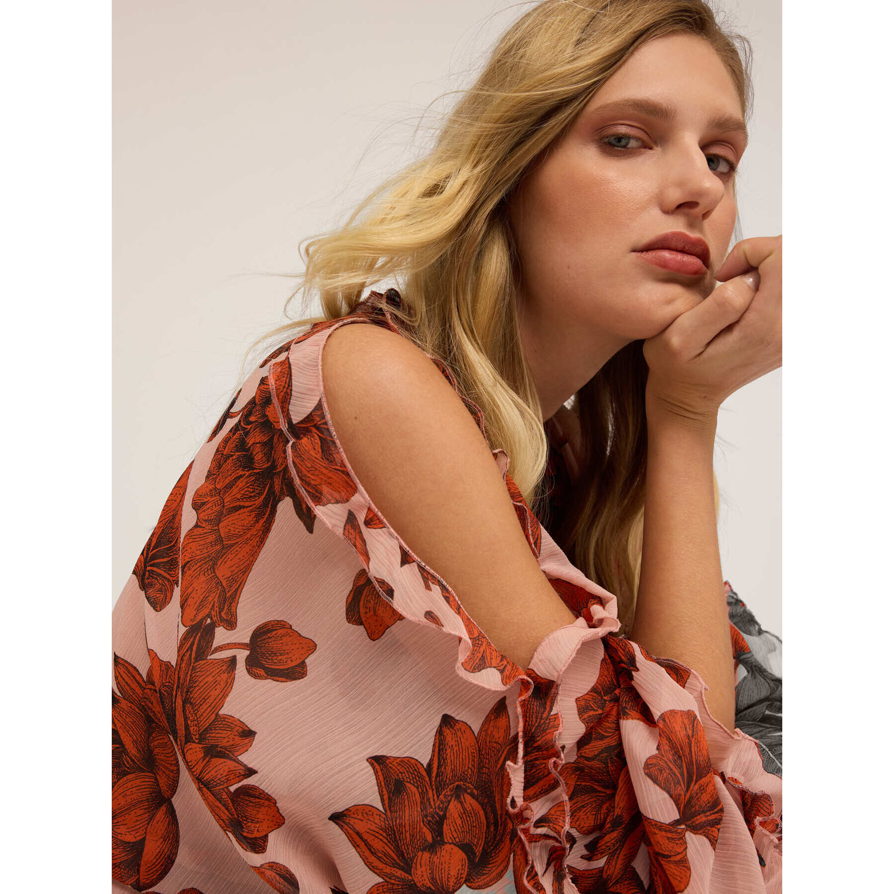 Motivi - Blusa floral con mangas anchas - Rosa cipria