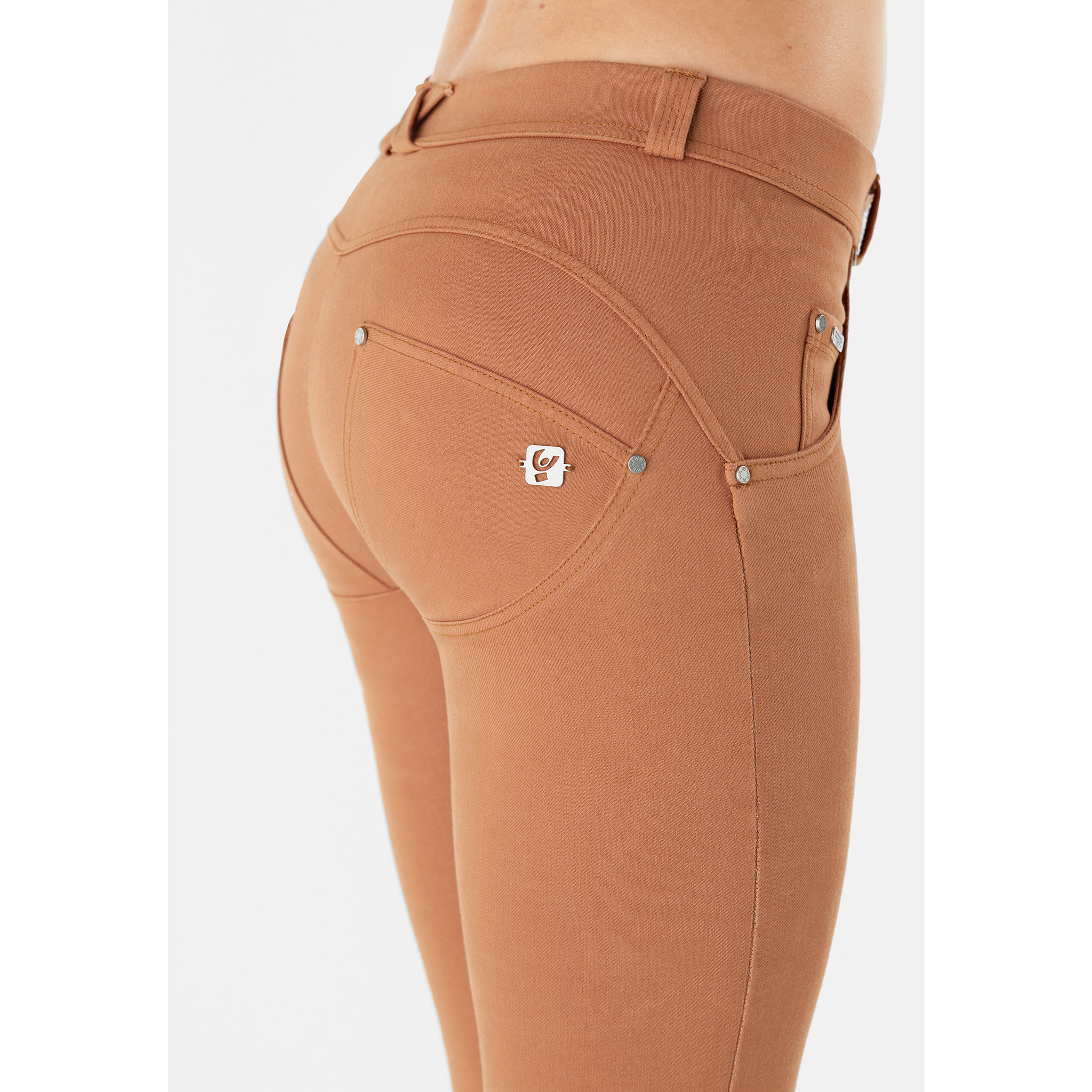 Pantaloni push up WR.UP® skinny in tessuto navetta tinto in capo