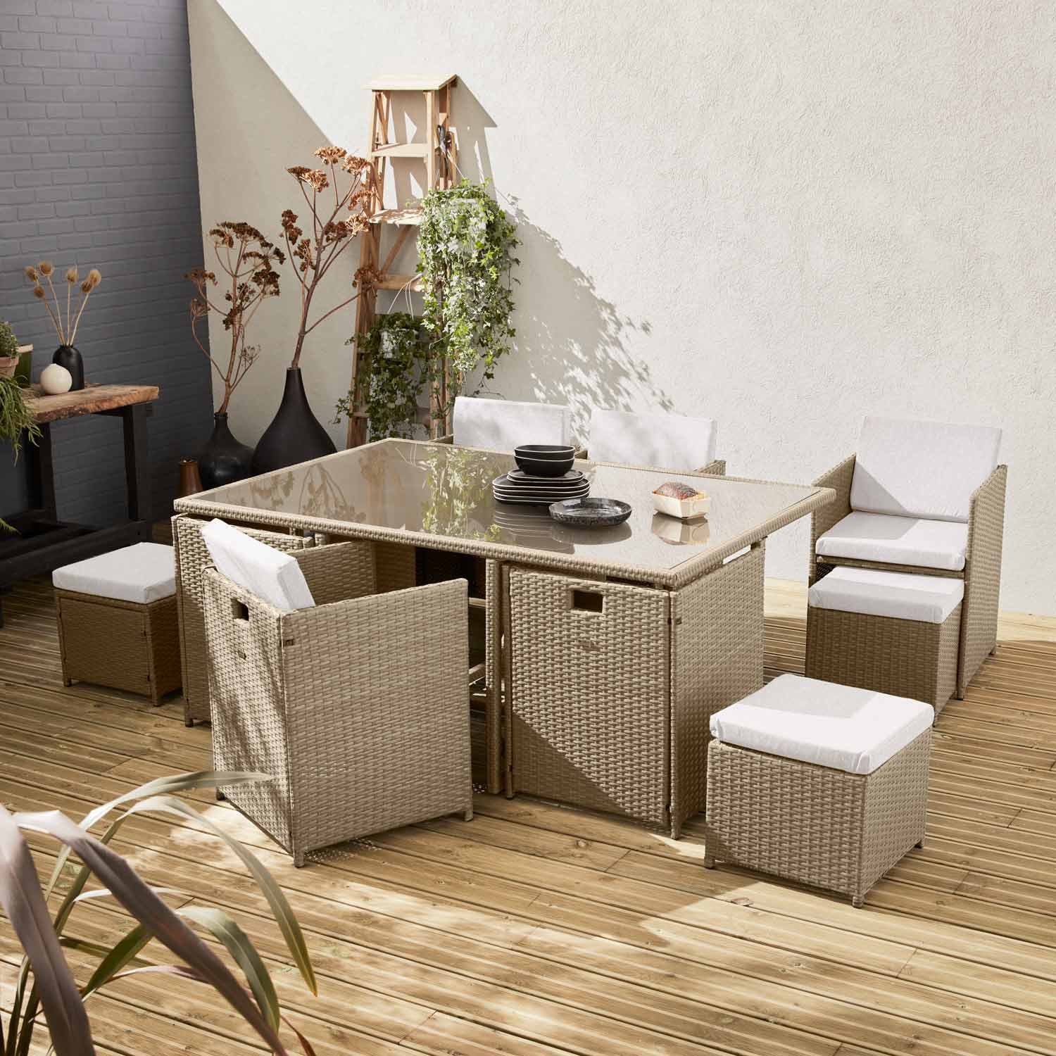 Salon de jardin 6-10 places - Vabo - Coloris Beige. Coussins beige. table encastrable.