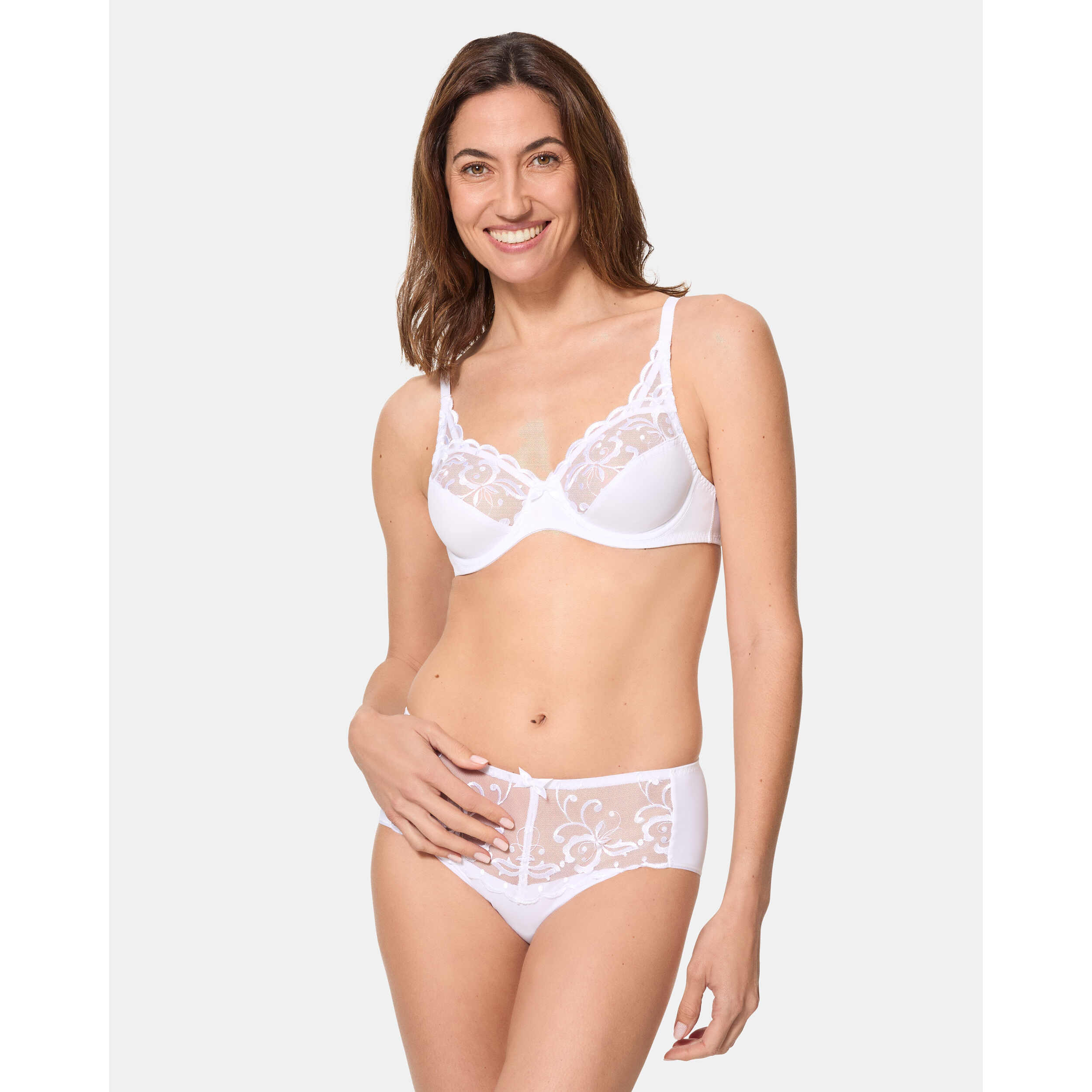 Sujetador con aros de microfibra y bordados