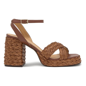 Sandalia de tacón Valeriette en rafia natural con cierre de pulsera
