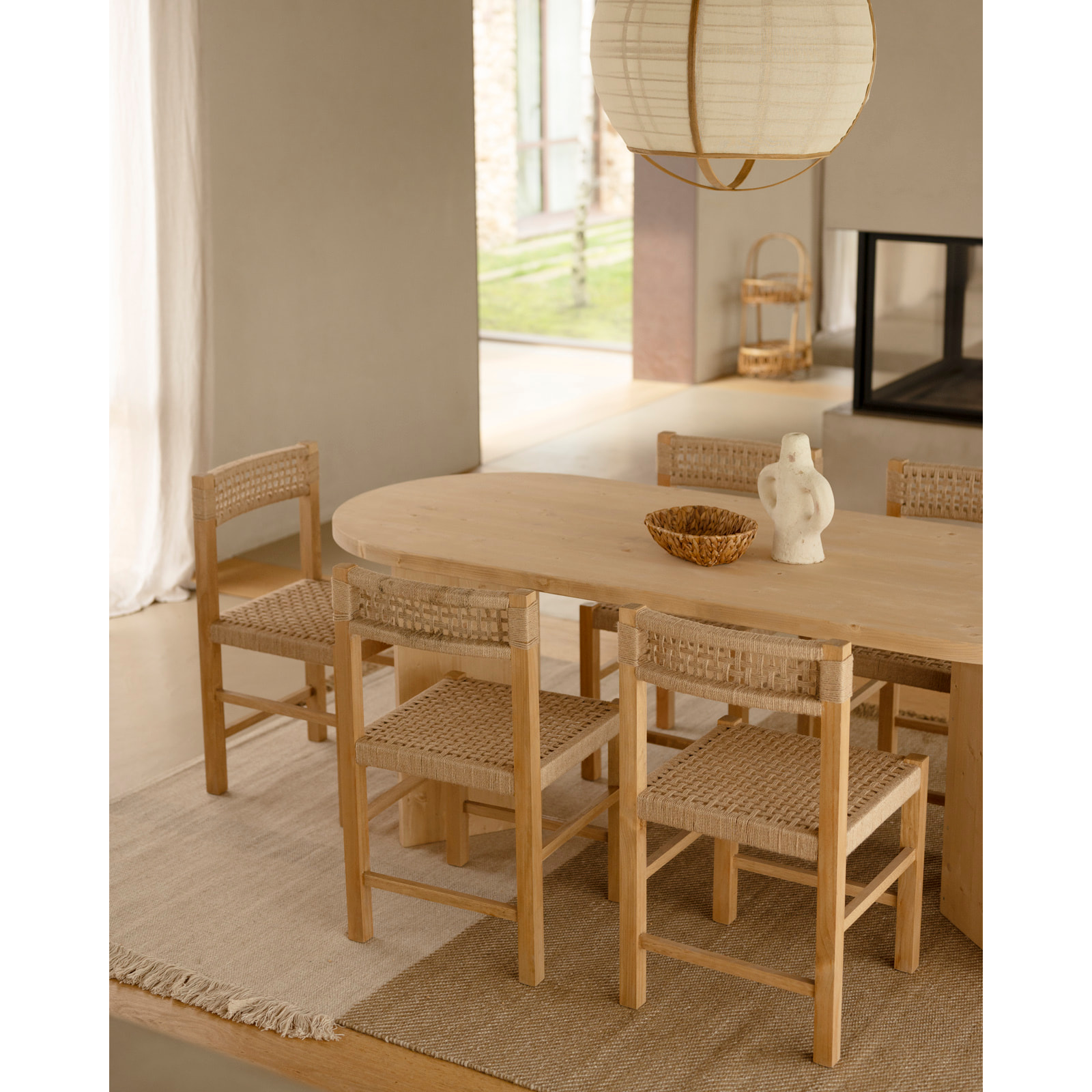 Table à manger en bois massif ton chêne moyen en différentes tailles