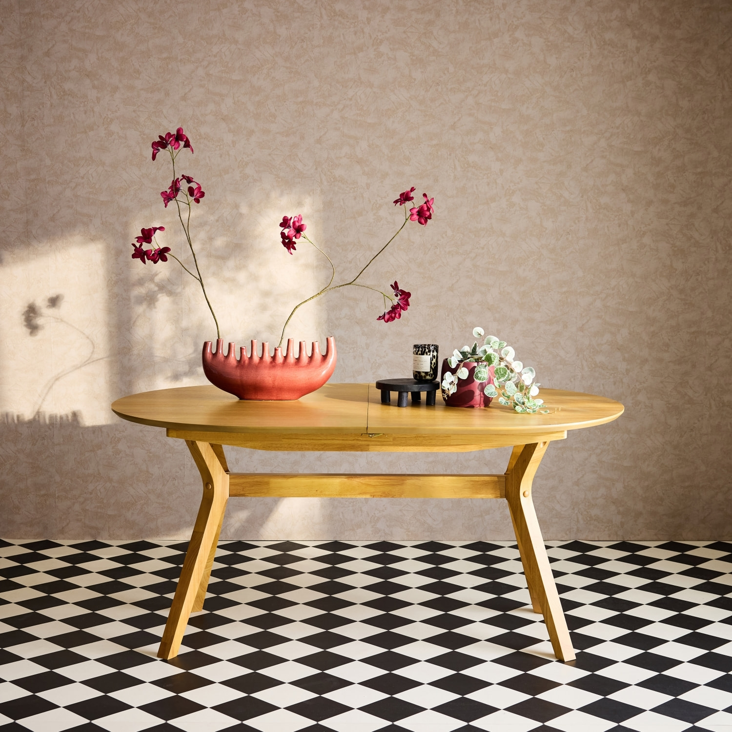 Table à manger oblongue extensible. 160-200cm 4-8 personnes MDF et placage chêne. couleur naturelle