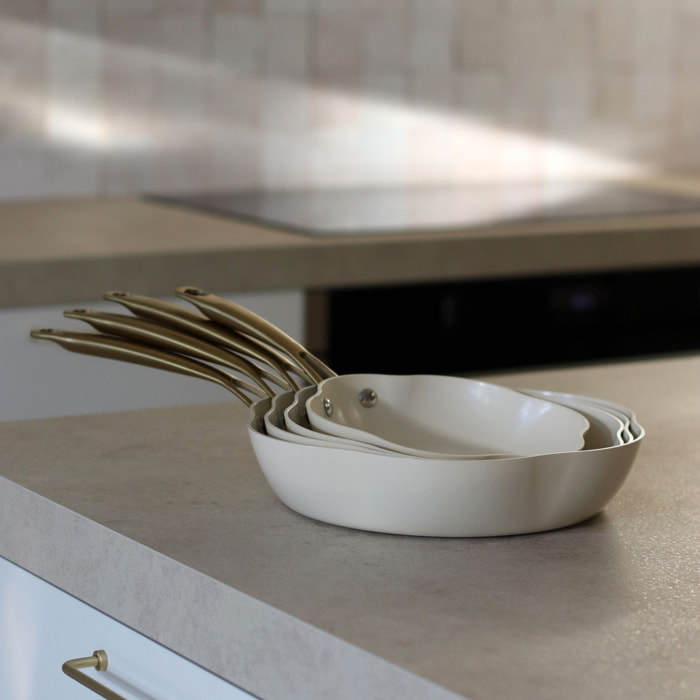 Poêle en aluminium recyclé beige 24cm en forme de fleur DAHLIA