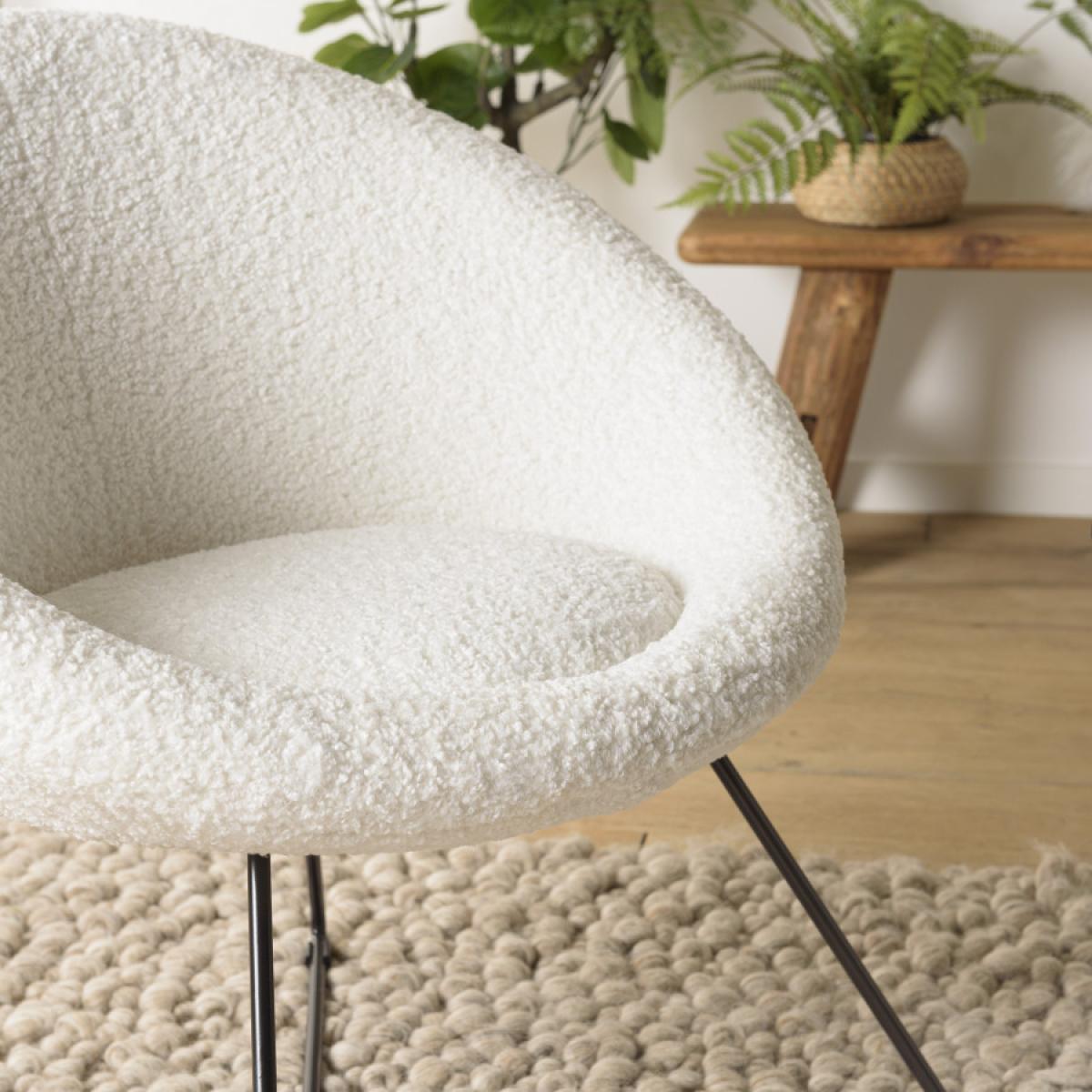 ALBANE - Fauteuil tissu bouclette blanc pieds croisés métal noir