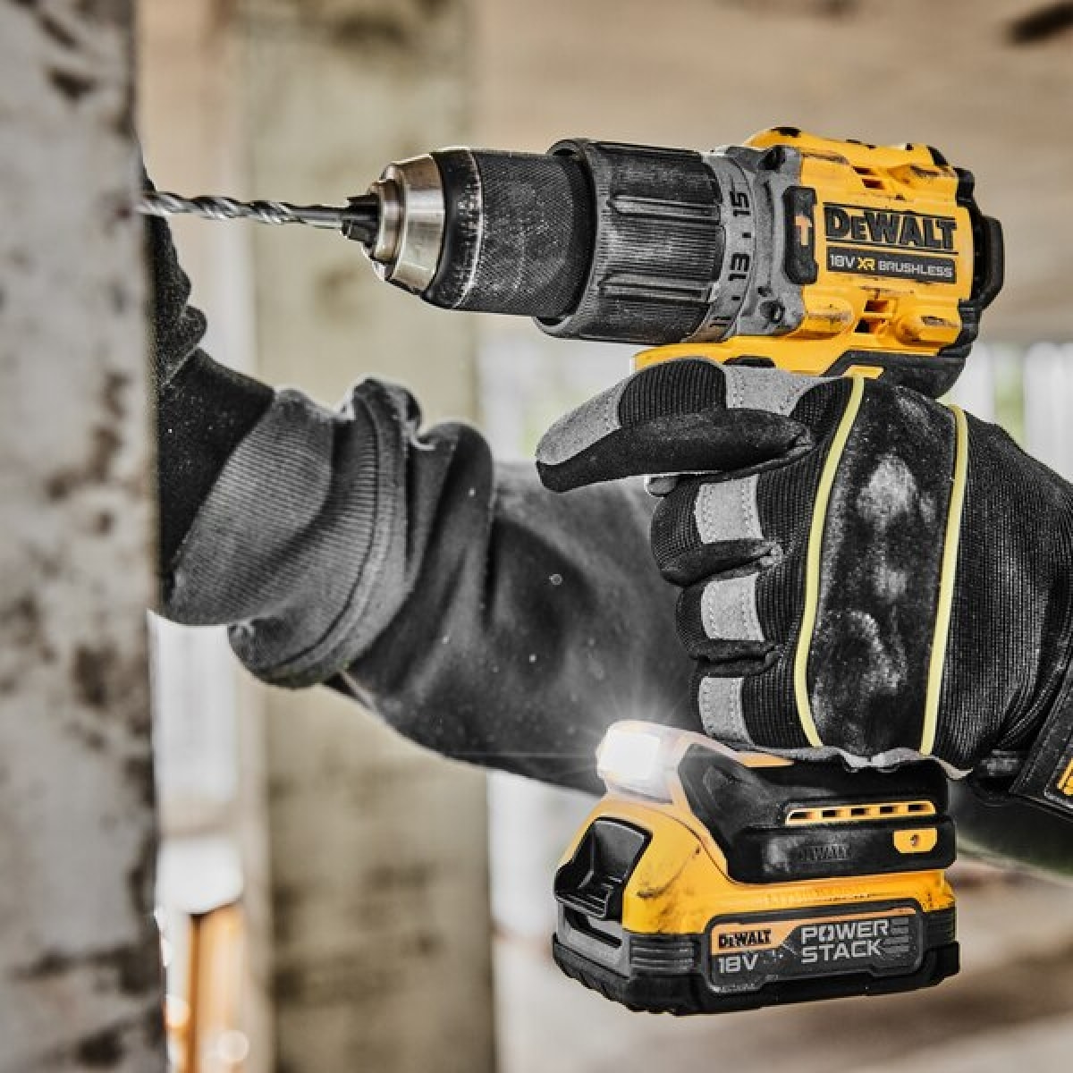 Perceuse visseuse percussion compacte XR brushless - DEWALT - avec 2 batteries 18V 1.7Ah - chargeur - TSTAK- DCD805E2T-QW