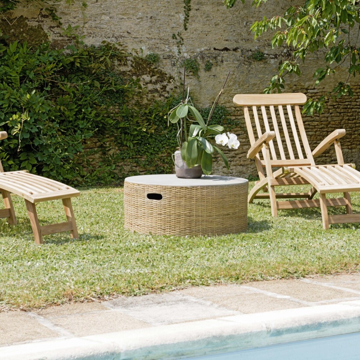 HECTOR - Table basse ronde plateau en béton socle en bambou naturel