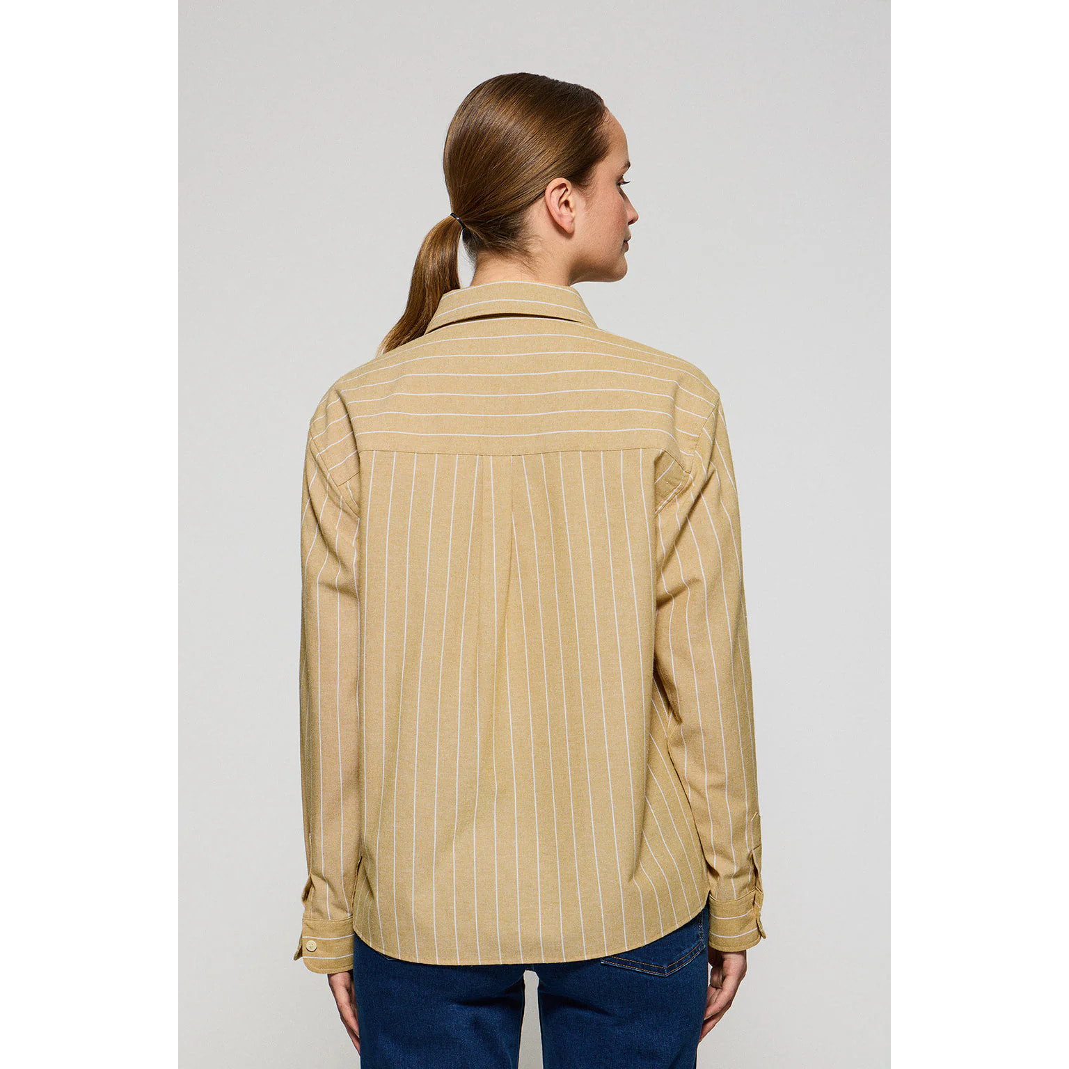 Camicia senape Scarlet a righe loose fit con chiusura a bottoni perlata