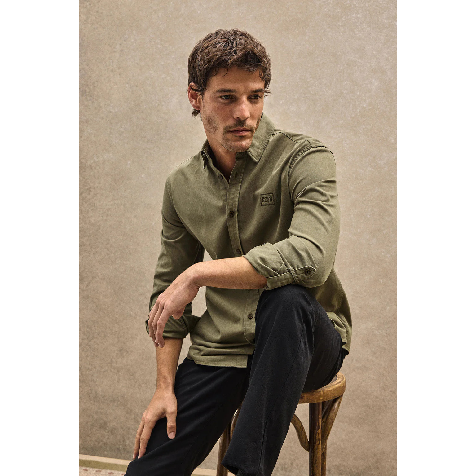 Camisa verde militar de corte regular con logo Polo Club