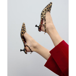 Scarpa con tacco alto e scollatura profonda con stampa leopardata