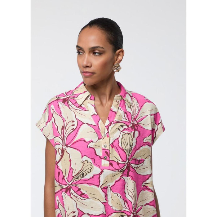 T-shirt crociera rosa a fiori a maniche corte