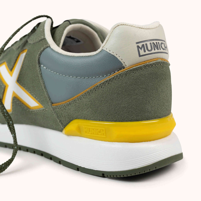 Zapatilla Retro Running de Ante Verde y Detalles Amarillos MUNICH DASH PREMIUM 277