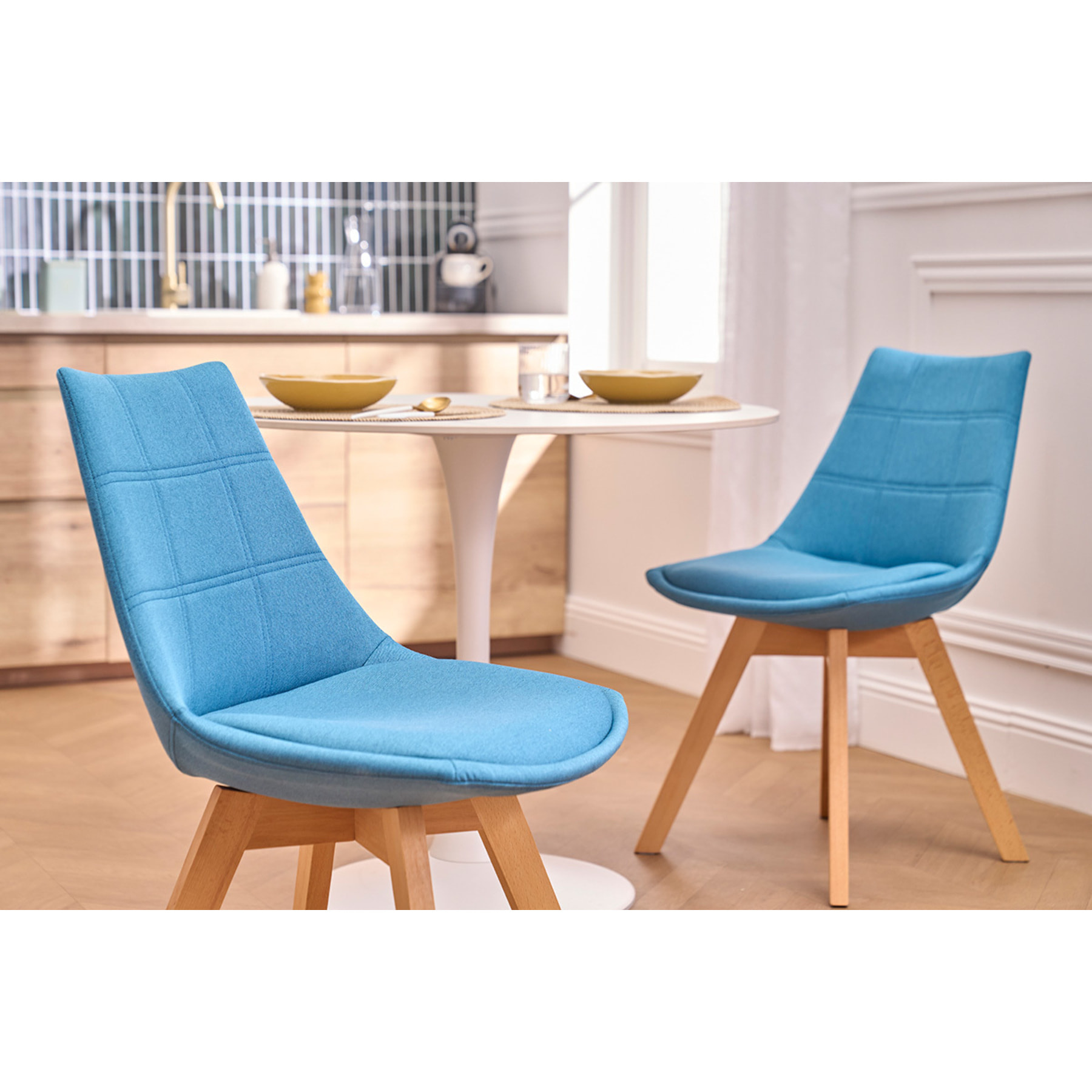 Chaises scandinaves en tissu bleu canard et bois clair (lot de 2) MATILDE