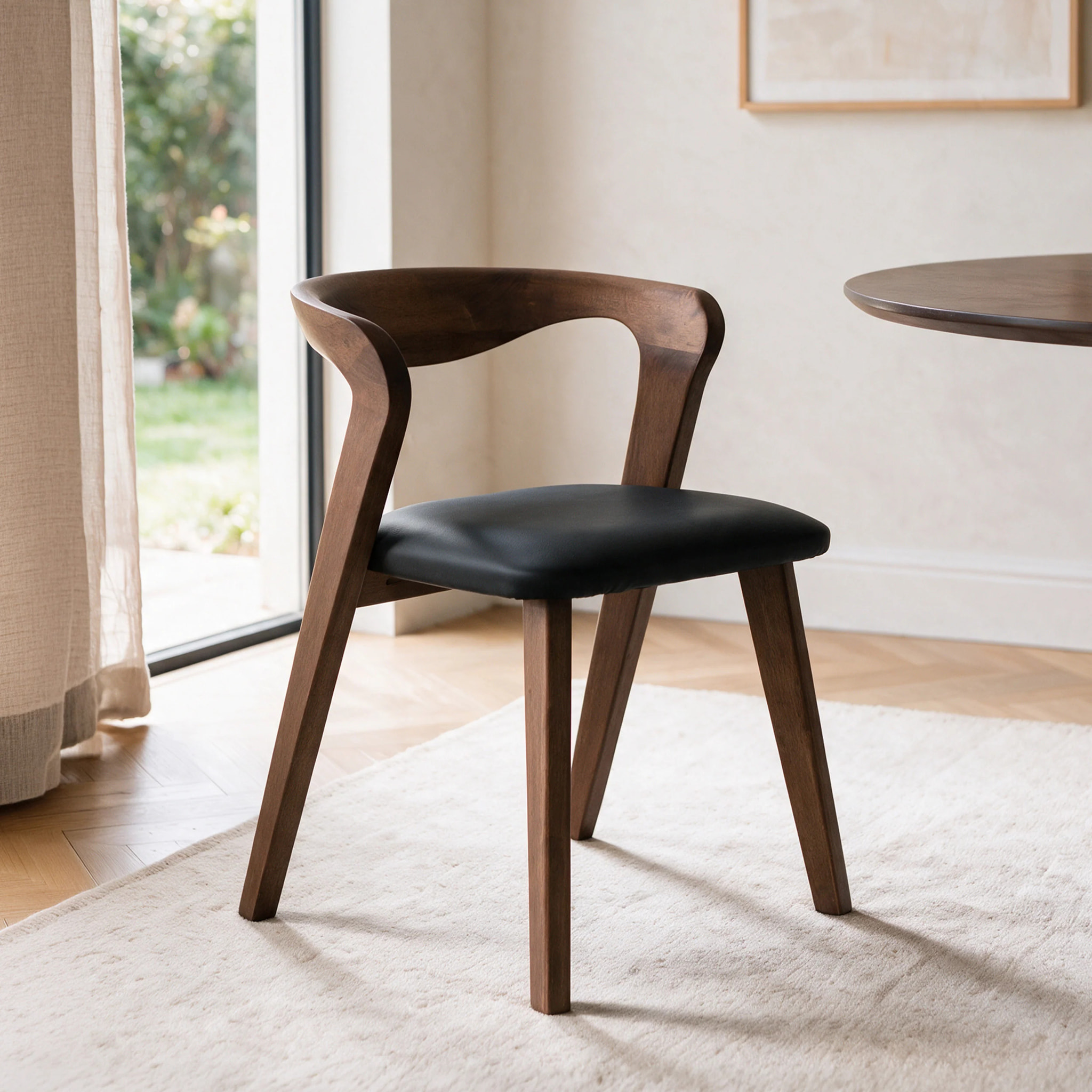 Chaise en bois d'hévéa marron et cuir synthétique noir - Vega