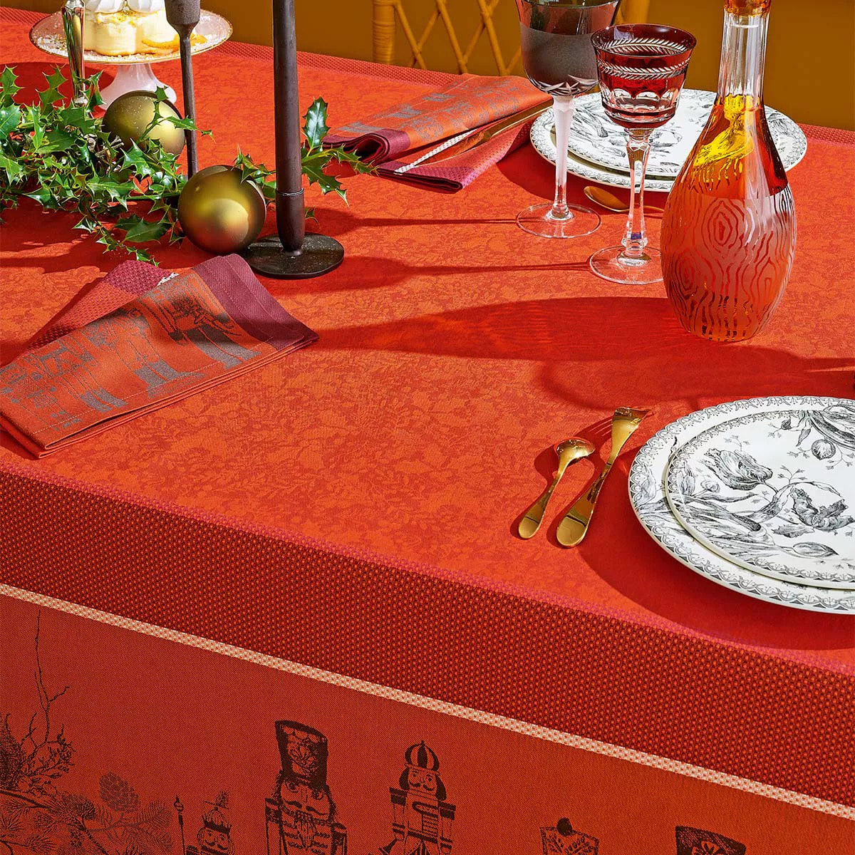 Serviette pur coton motif jacquard rouge Casse noisettes rouge festif