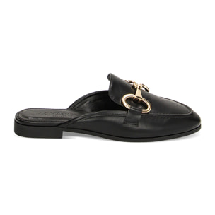 Zuecos negros elegantes