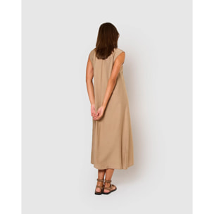 Vestido largo sin mangas fluido camel
