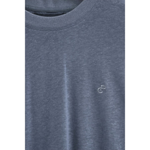 Camiseta azul denim en lino y algodón de cuello redondo y monograma bordado