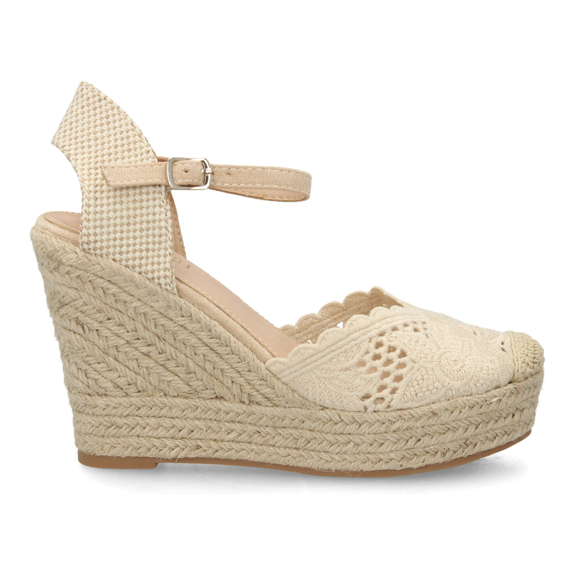 Alpargata cuña destalonada con calados para mujer.