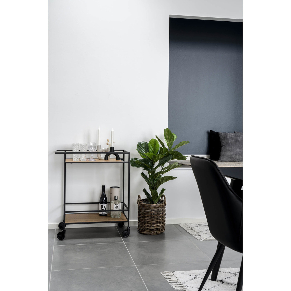Carrello bar Vita a 2 ripiani effetto rovere con struttura in acciaio nero, 68×40×79 cm