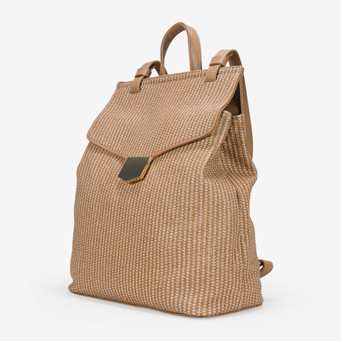 Mochila de vestir tostada con solapa