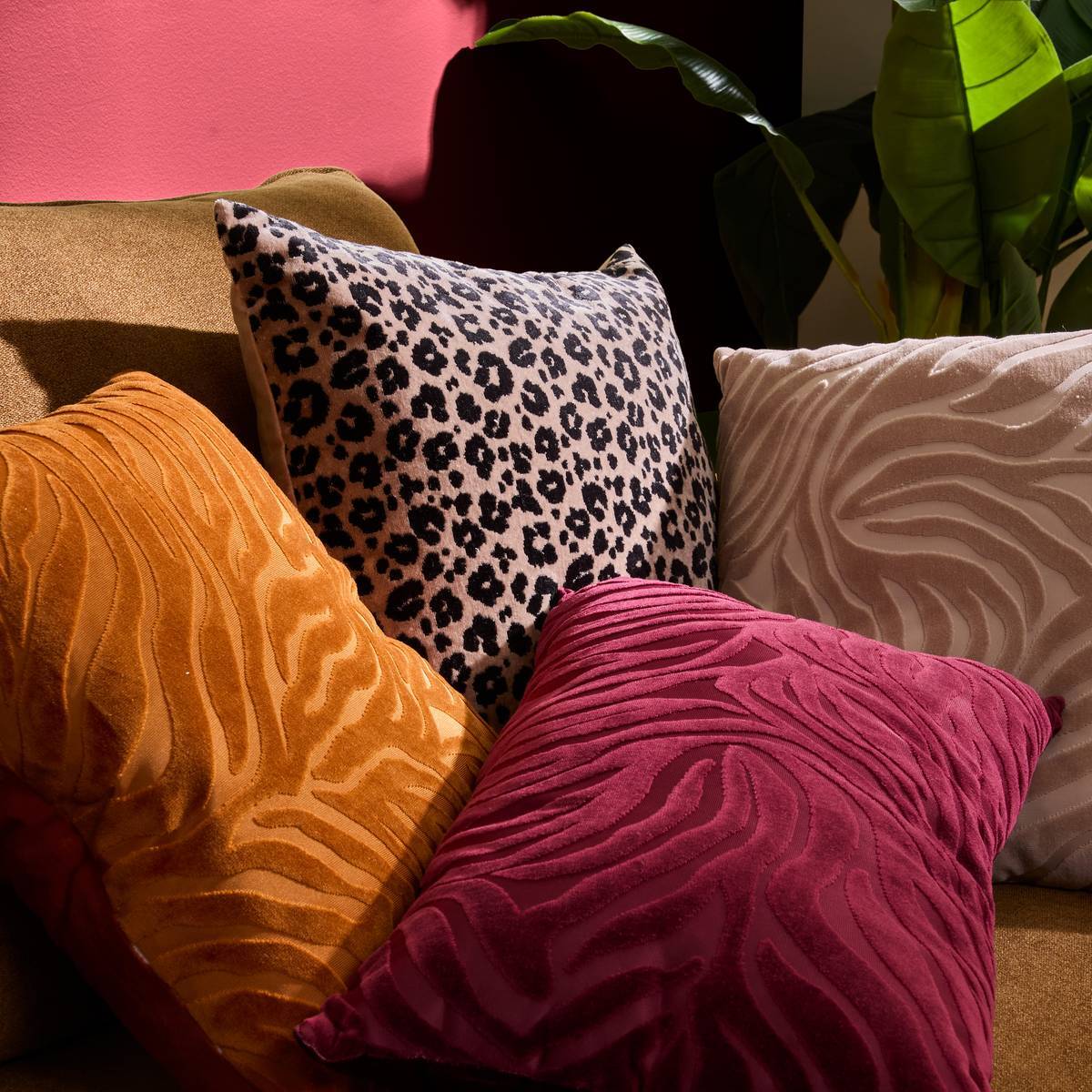 Coussin Tigris rouge grenat 50x30cm