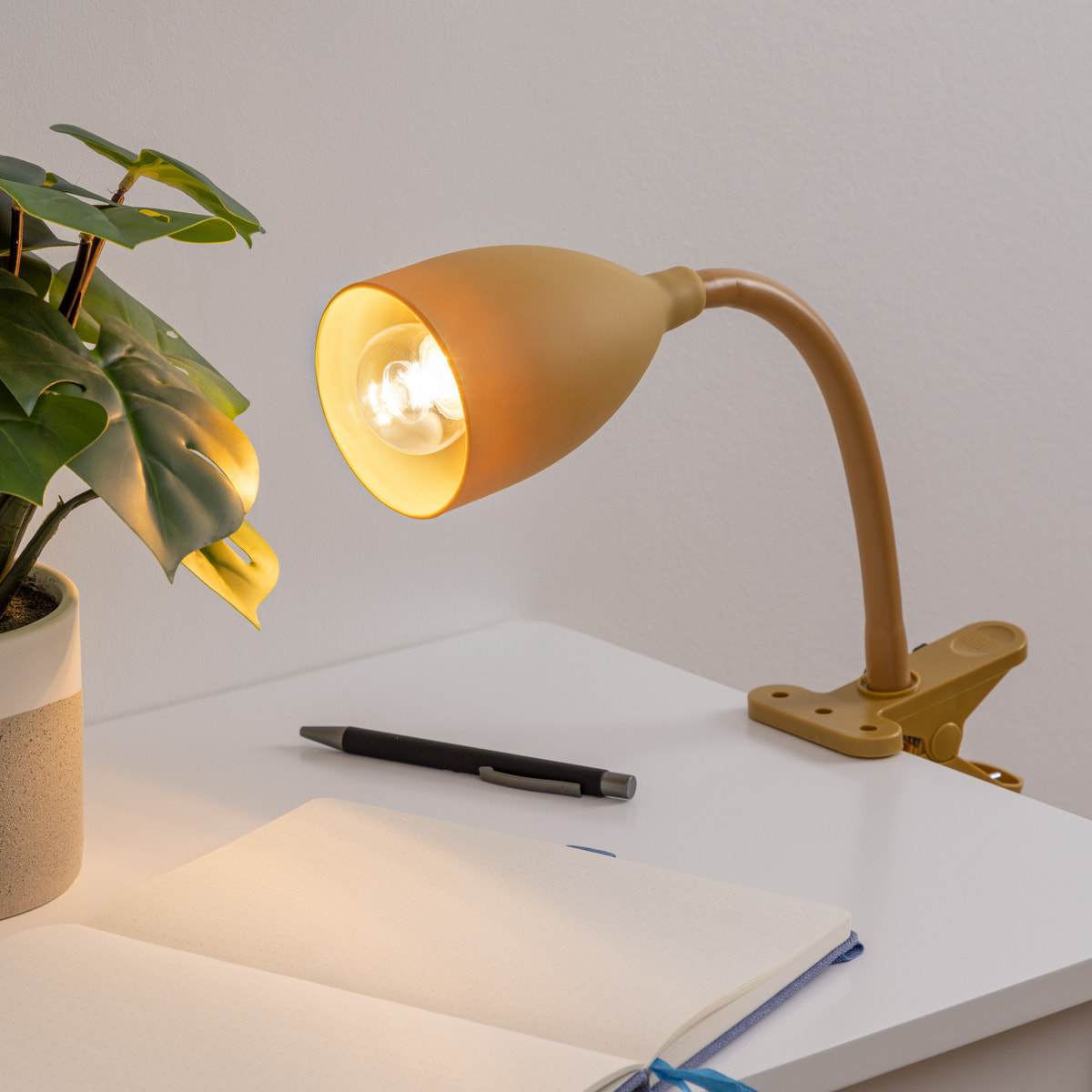 Lampe pince "Sily" - silicone - jaune moutarde H43 cm