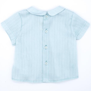 Camisa celeste de manga corta, con cuello bebe.