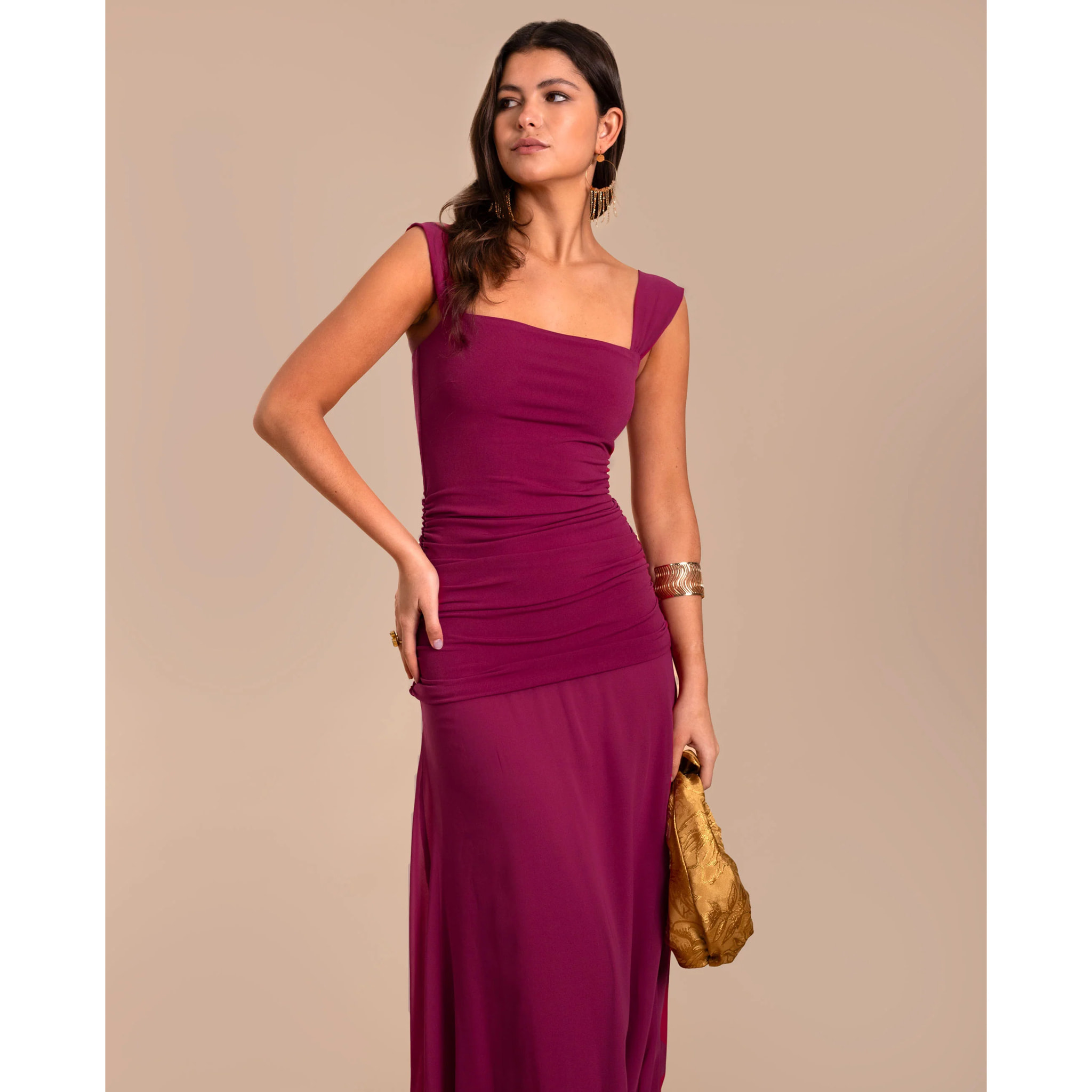 Vestido midi de tirantes con escote palabra de honor