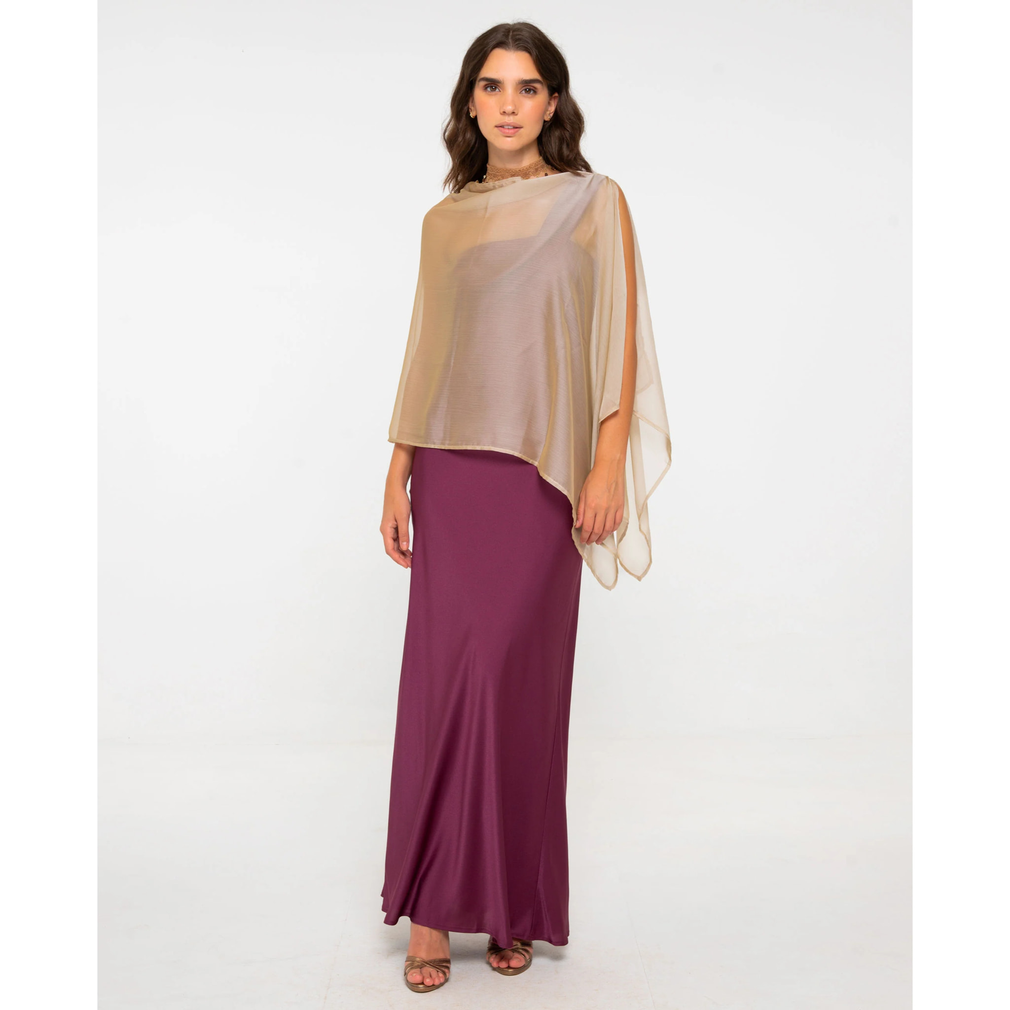 Vestido largo con escote asimétrico