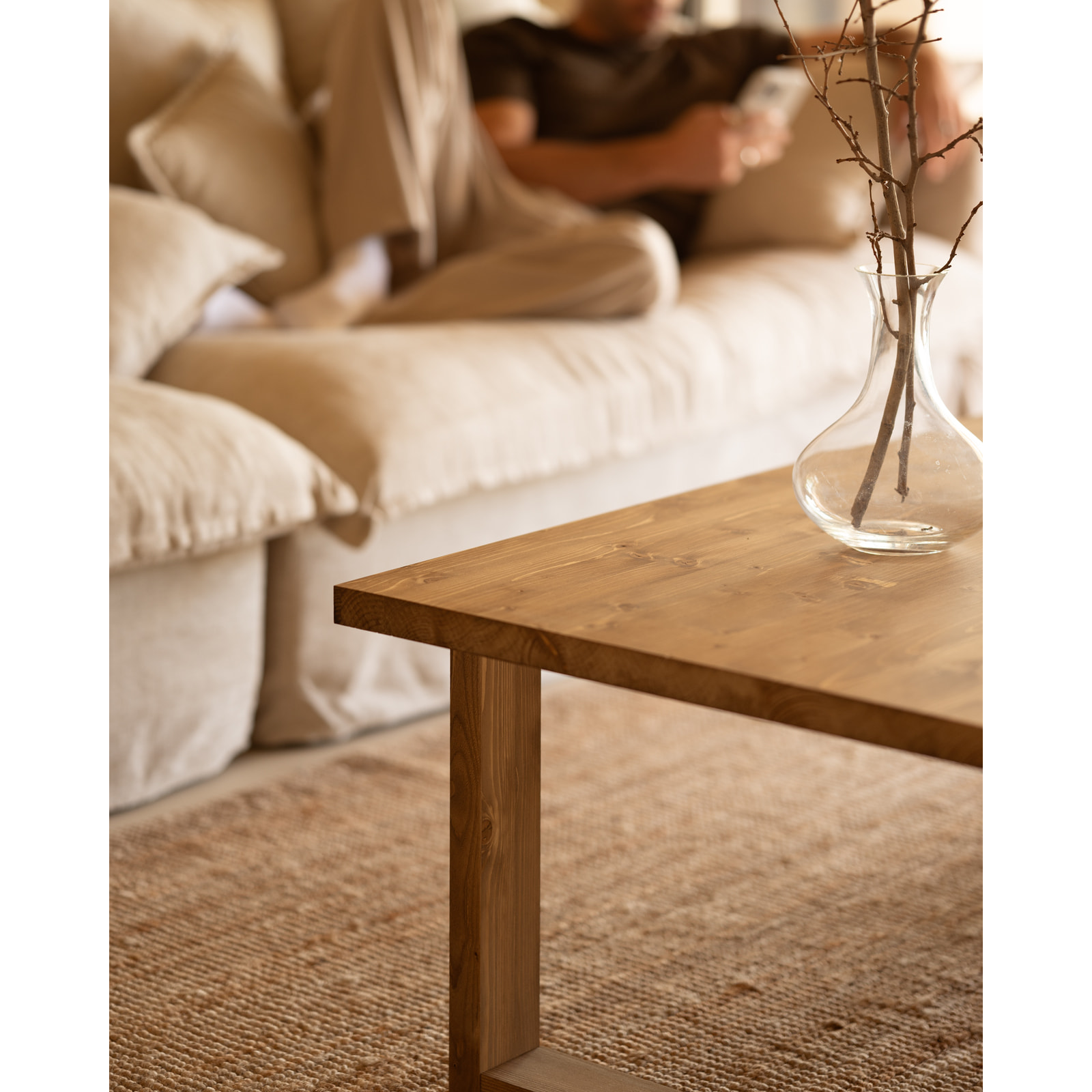 Mesa de centro de madera maciza en tono roble oscuro de varias medidas