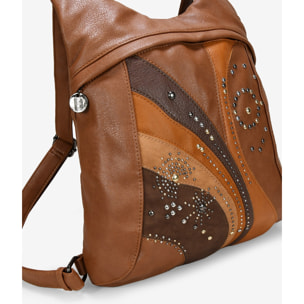 Mochila marrón con tachas