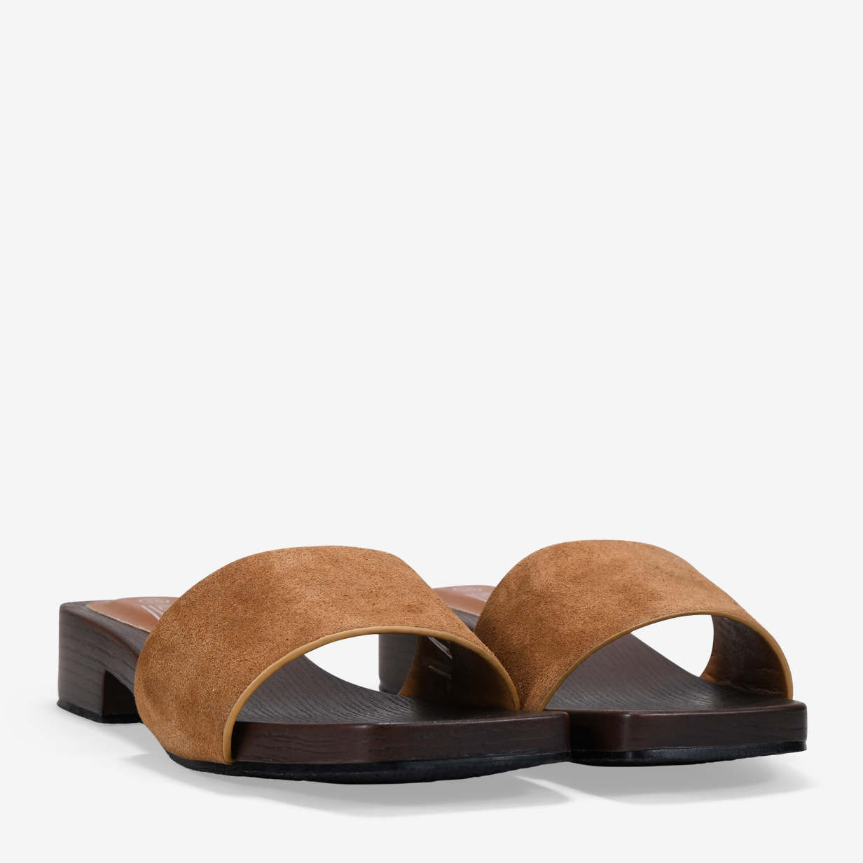 Sandalias de piel arena destalonadas con tacón