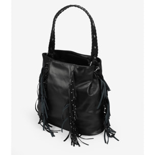Bolso de hombro negro con flecos