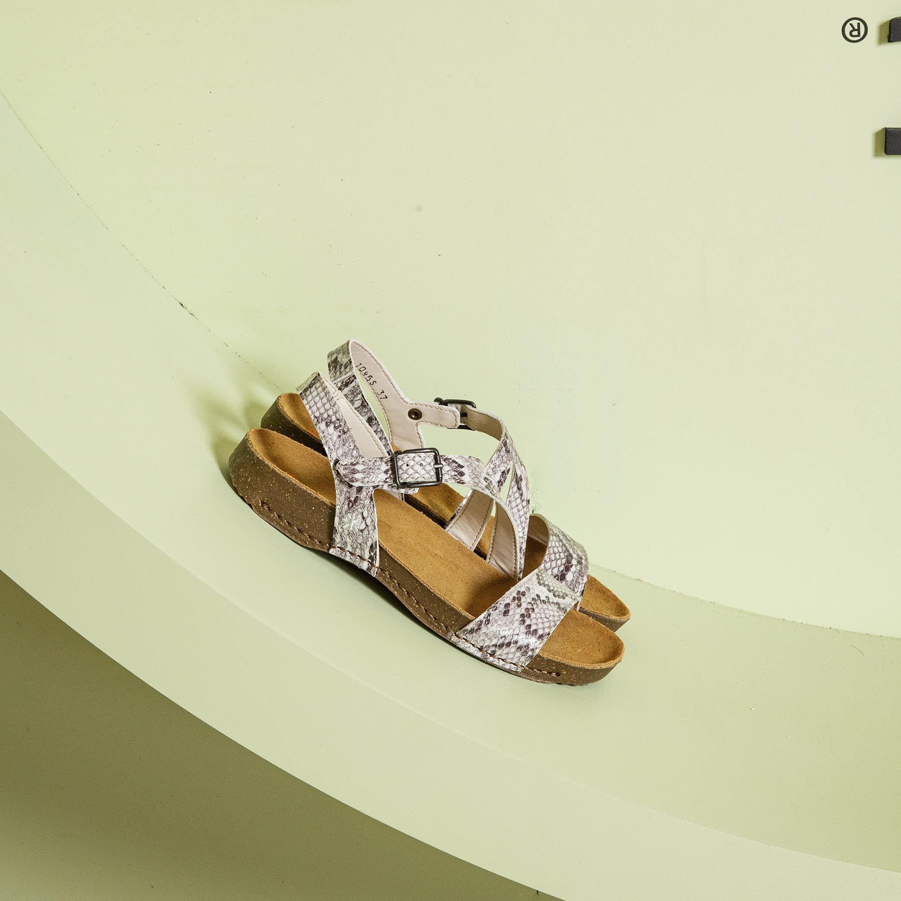 Sandalias 1045S SNAKE WHITE/ I BREATHE color White