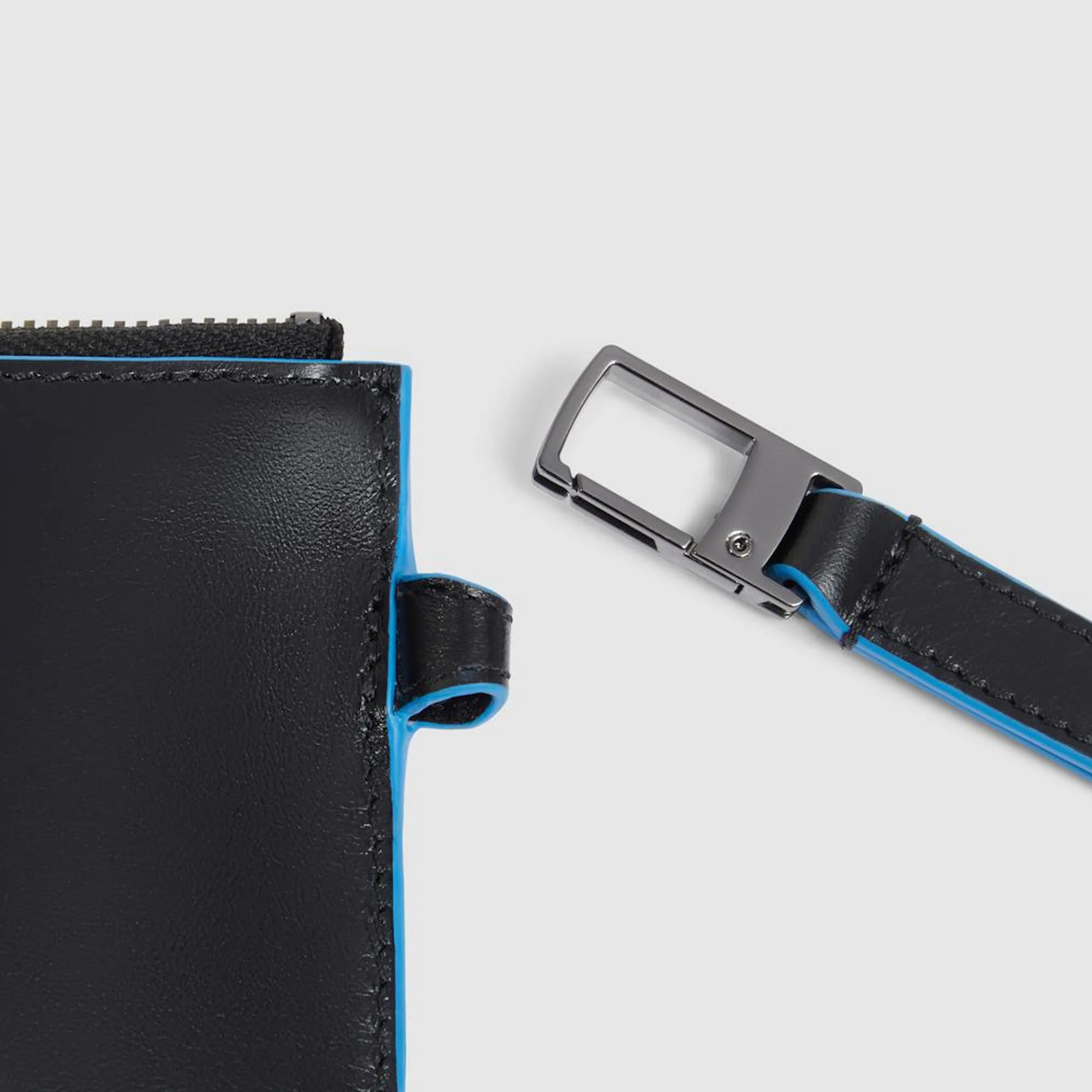 Piquadro Pochette porta iPad® in pelle con polsiera rimovibile e tasca per AirPods®