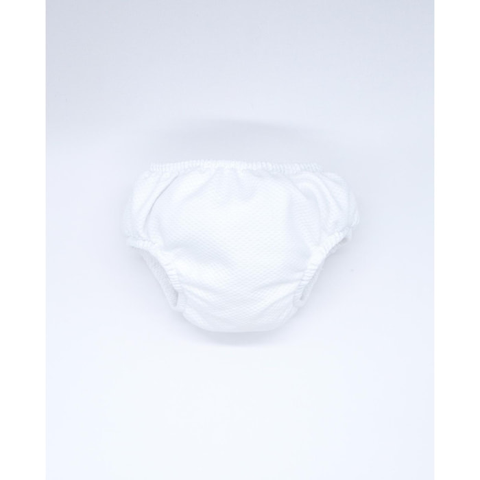 Cubrepañal de pique blanco. Elastico en la cintura y en las piernas.