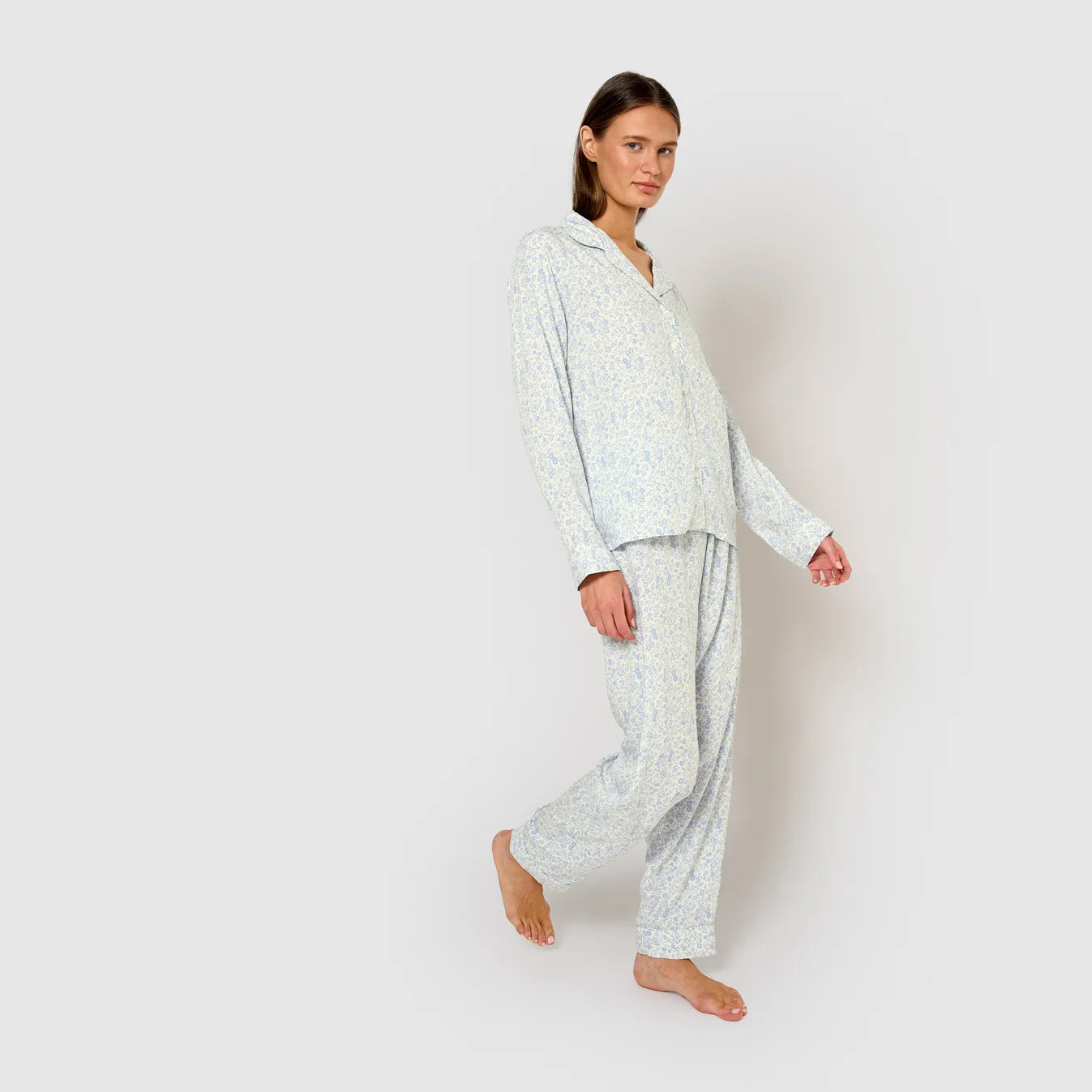 Pigiama lungo nicosia in viscosa azzurra, modello camicia.
