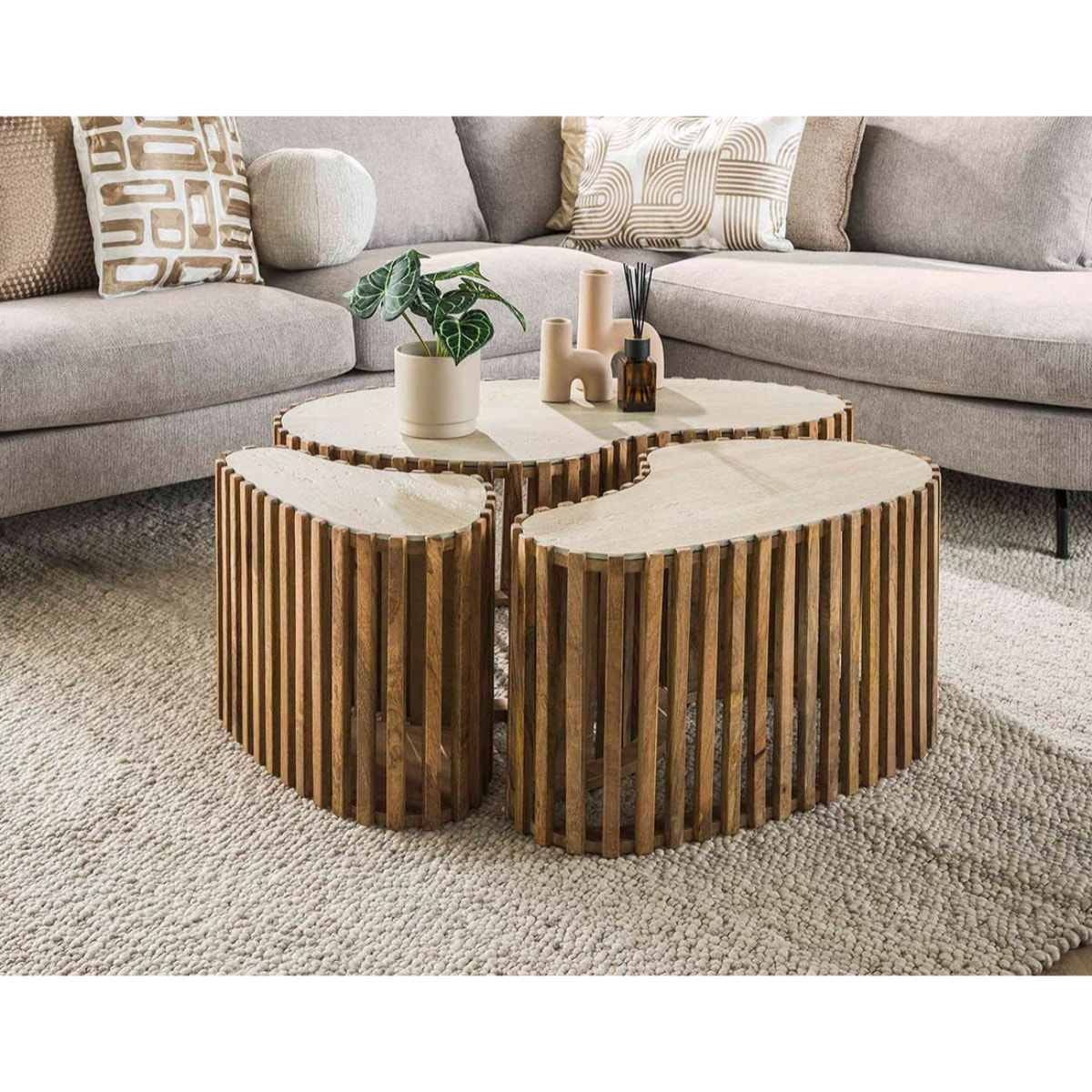 Jade - lot de 3 tables basses gigognes effet travertin - pieds en bois massif de manguier - 90, 70 et 50 cm - Bois / Beige