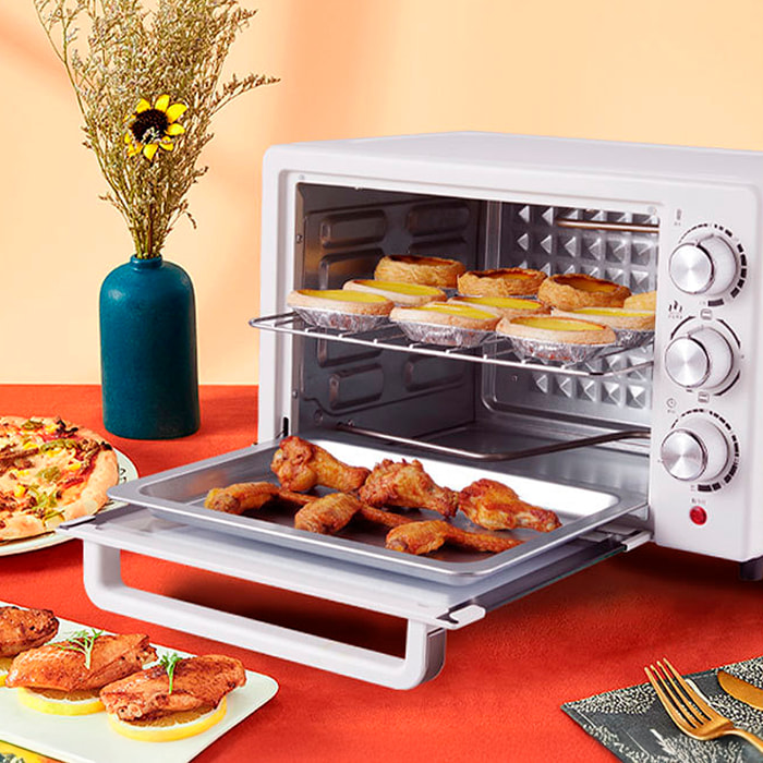 Forno elettrico da banco con capacità di 22 litri. Pannello di controllo meccanico e 1000W di potenza.