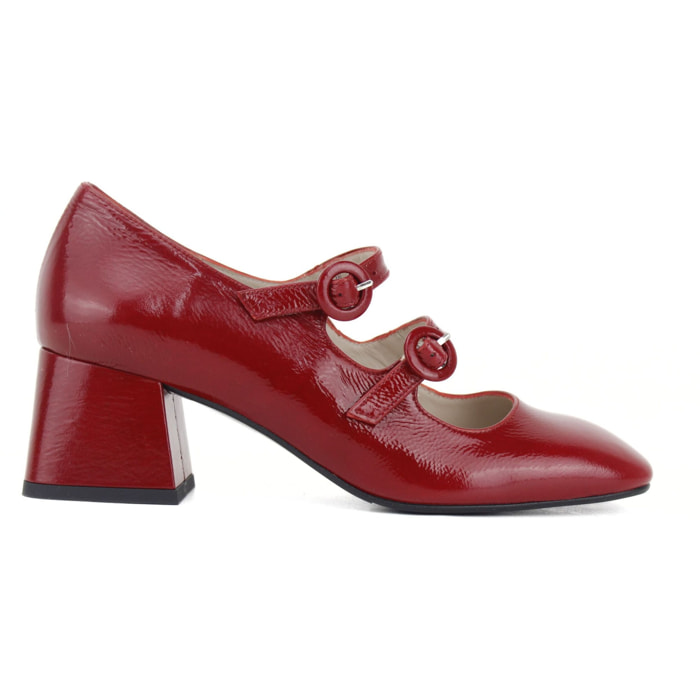 Salón de piel acharolada color rojo estilo Mary Jane. Tacón de 4 cm