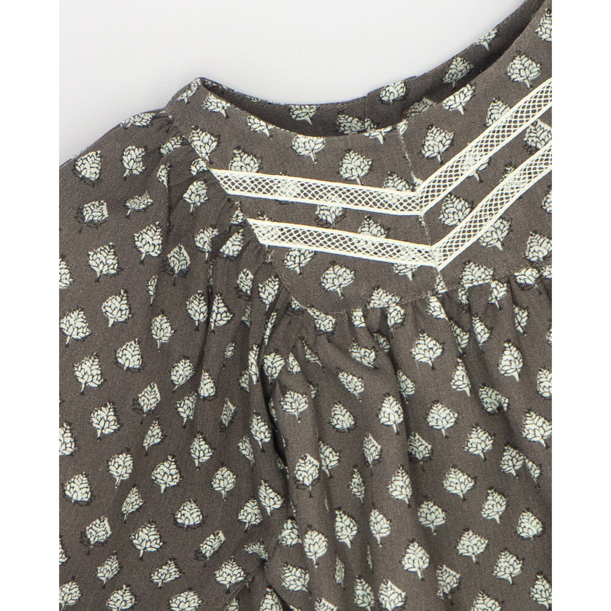 VESTIDO BAMBULA MANGAS ABULLONADAS FLOR GRIS MARENGO