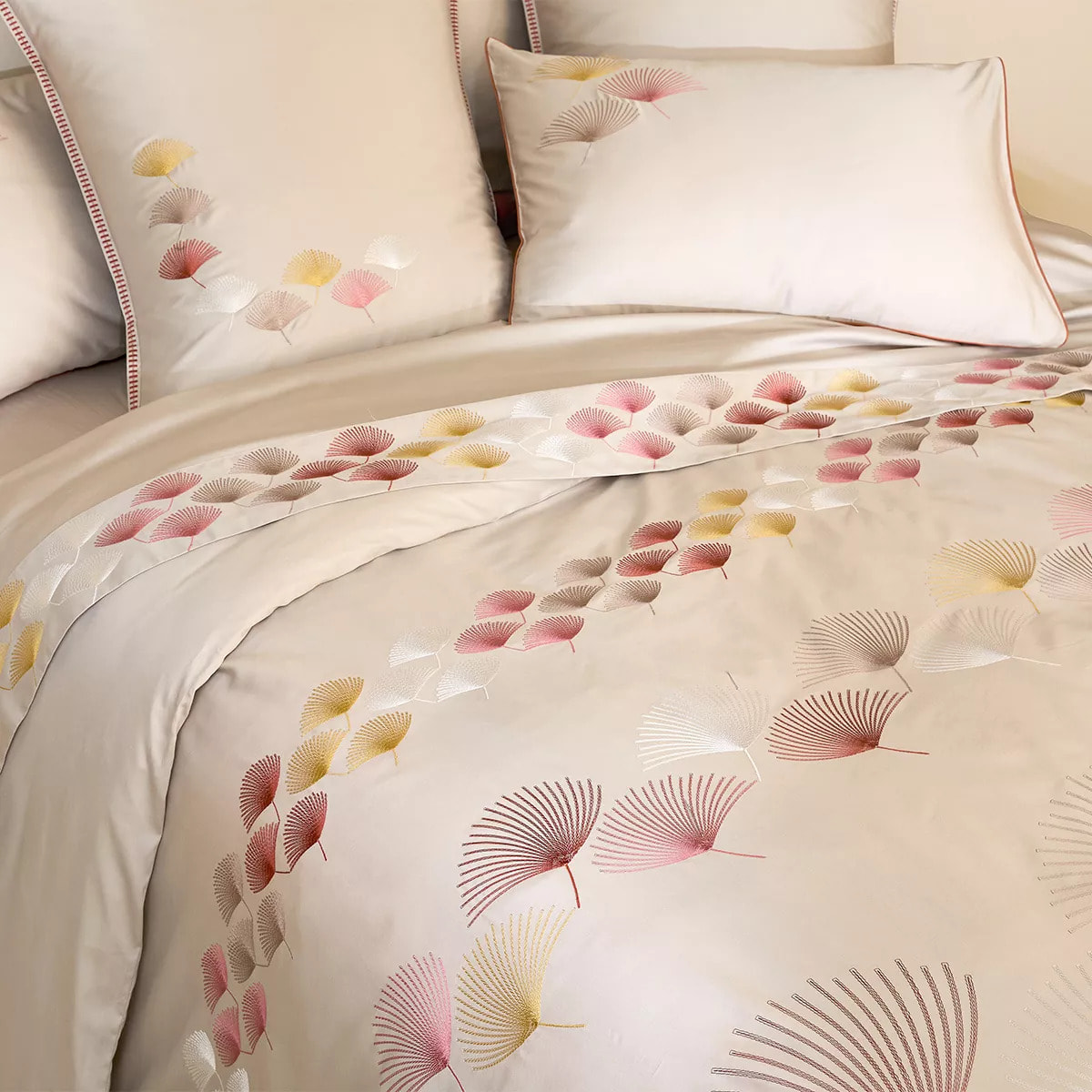 Taie d'oreiller satin de coton brodé orange beige Pistil automne