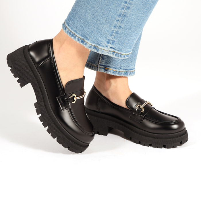 Mocassini in simil pelle platform con applicazione color oro