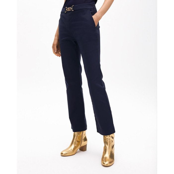 Pantaloni a zampa corti con dettaglio gioiello