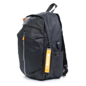 Mochila multi compartimento, porta Laptop 13''. Capa impermeable. Adaptable a Trolley. Toma USB externa. Repelente al agua.