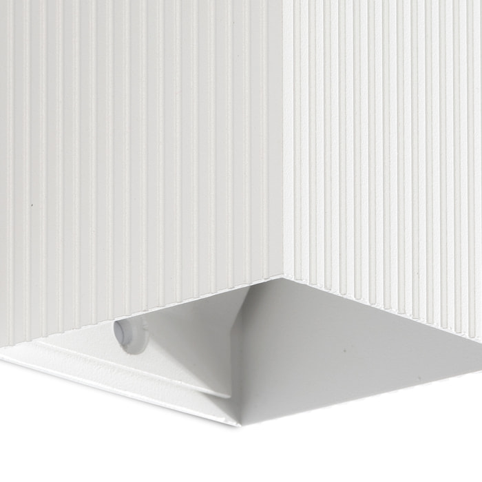 LUNE Aplique cuadrado estriado blanca