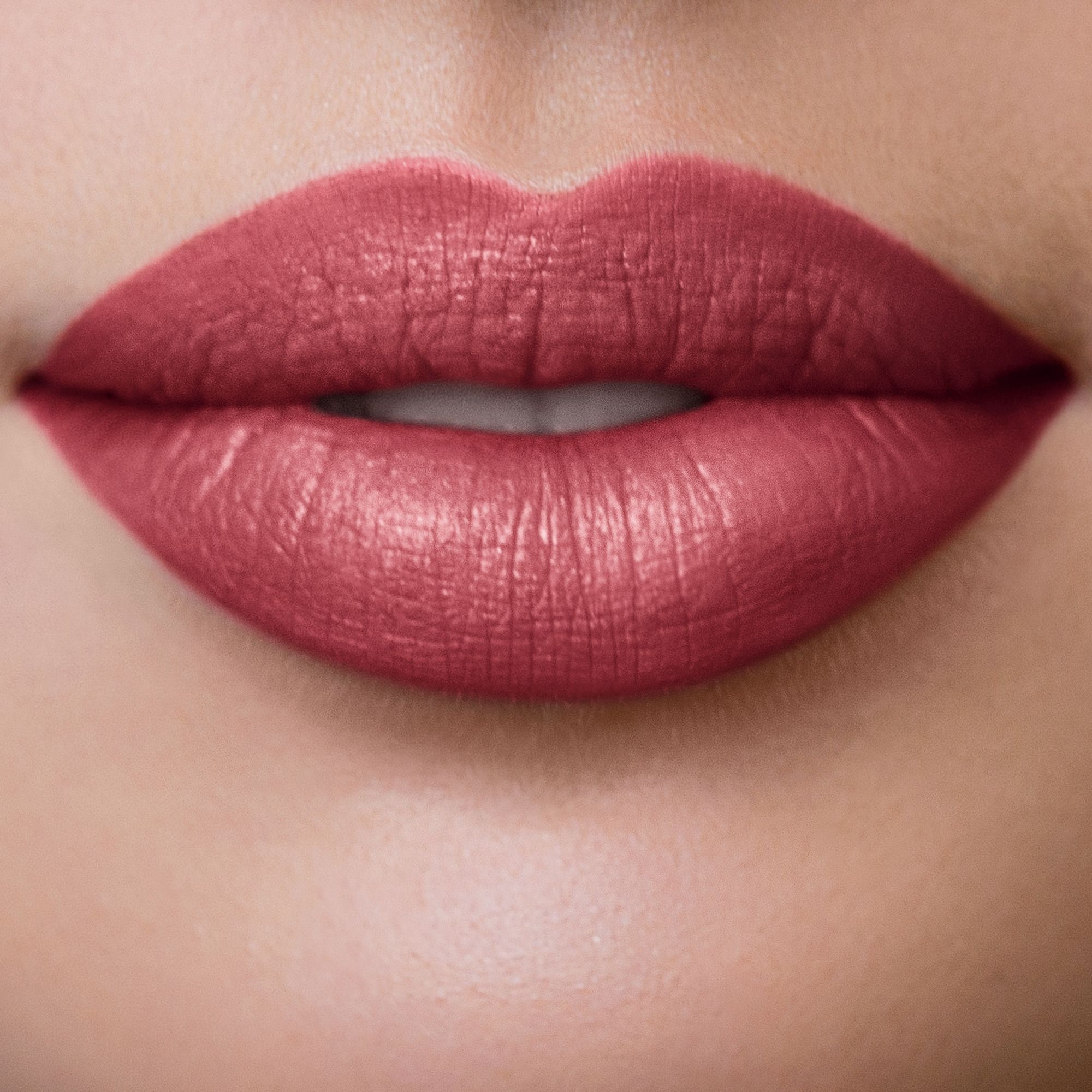 LIP SHOT Rossetto satinato dalla texture leggera ed avvolgente