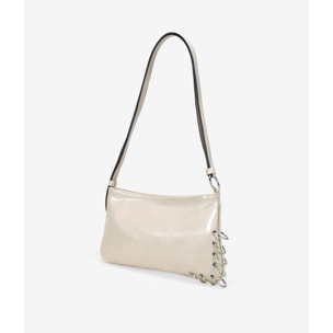 Bolso de hombro beige pequeño con anillas metálicas